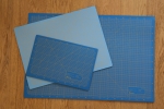 Schneidematte 3-lagig und selbstheilend - Farbe: Blau - Gre: 300x450mm